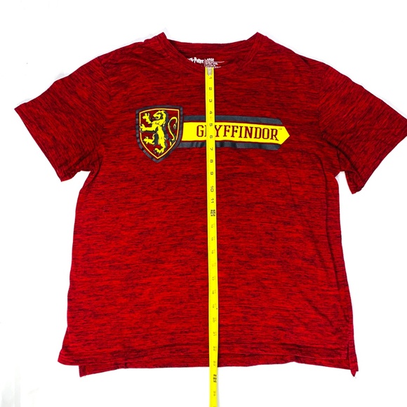 Harry Potter Gryffindor Red T-Shirt Size Large - Picture 2 of 6